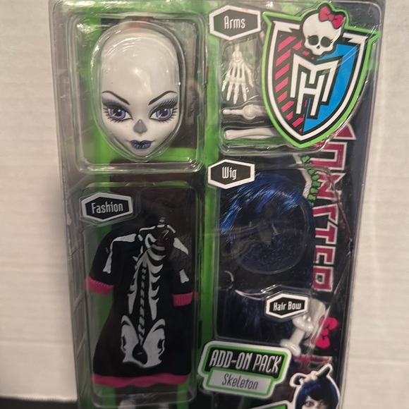 NIB Monster High Create a Monster Add On Pack Skeleton 2011 Original Run NRFB - Picture 2 of 6